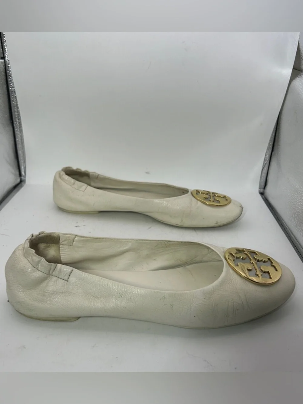 Tory Burch Reva Ballet Flats off white Leather Logo womans 8 gold silver shoes - Picture 2 of 11